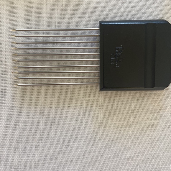 The Pampered Chef Hold N Slice. Brand New! - Picture 2 of 4